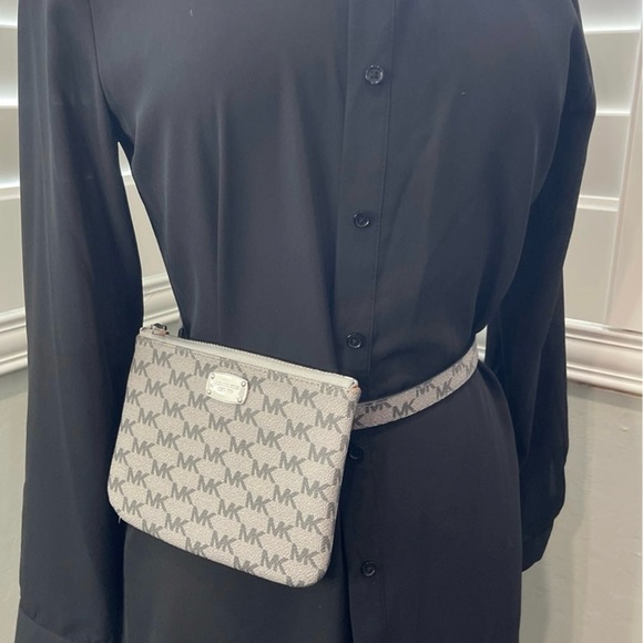 Michael Kors Grey Signature Logo Belt Fanny Pack - Picture 2 of 9